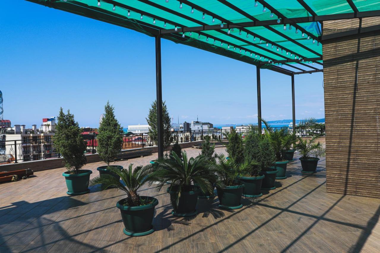 Old Garden Hotel バトゥーミ エクステリア 写真