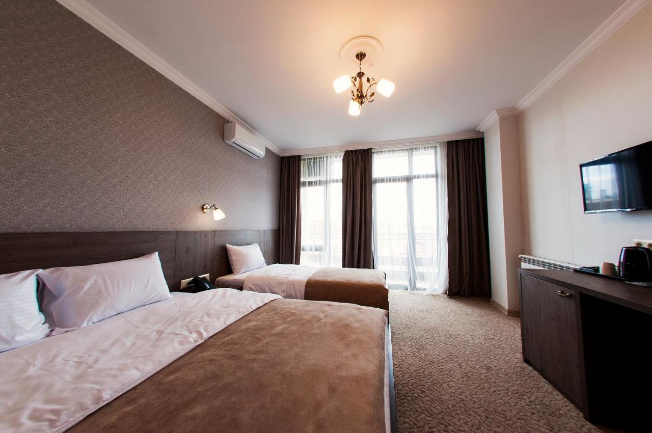 Old Garden Hotel バトゥーミ エクステリア 写真